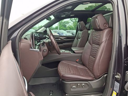 Certified 2022 Cadillac Escalade Premium Luxury Platinum w/ Heavy-Duty Trailer Package AWD/4WD image 17