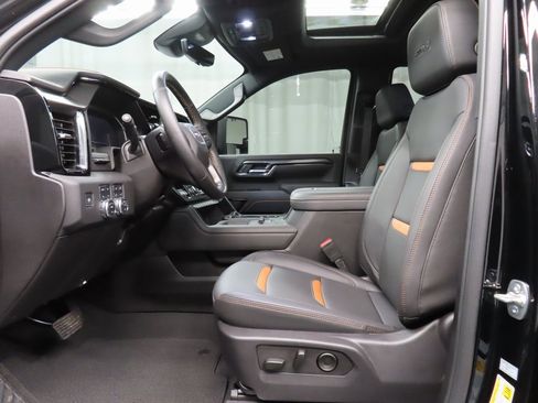 Used 2025 GMC Sierra 2500 AT4 w/ AT4 Premium Plus Package image 9