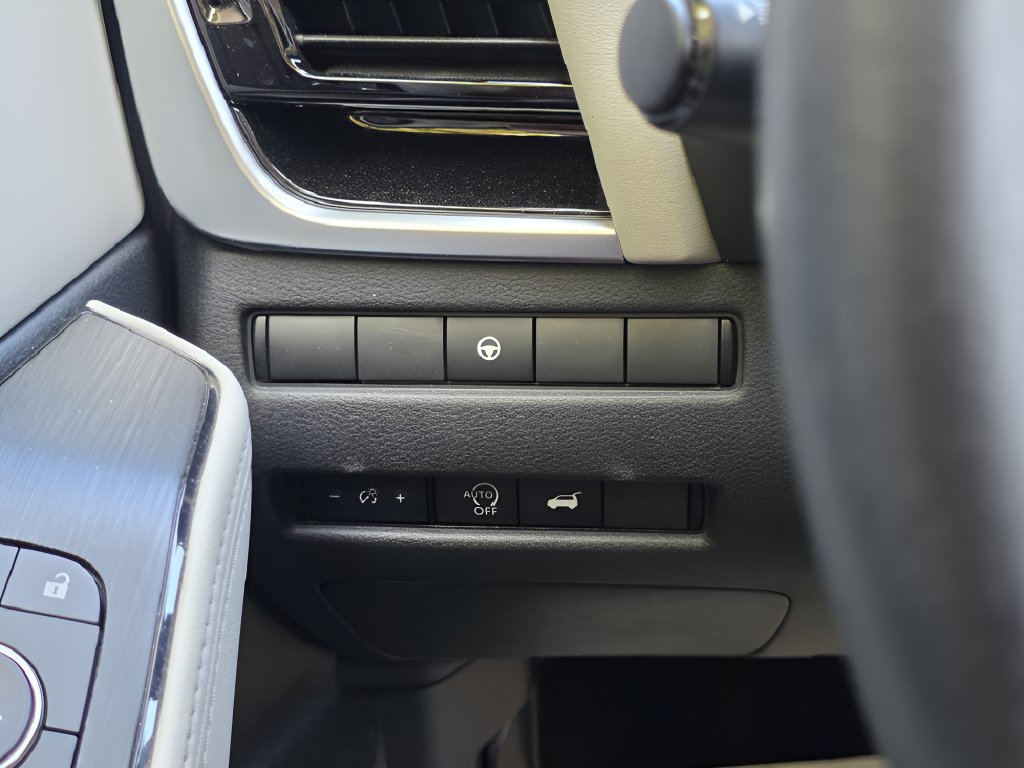 Used 2023 Nissan Rogue SL AWD/4WD image 23