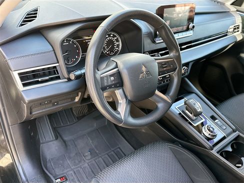 Used 2022 Mitsubishi Outlander ES image 9