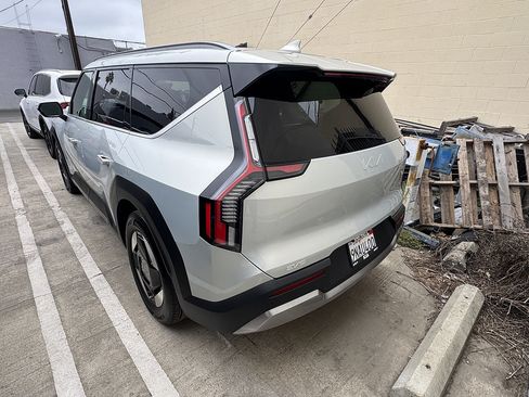 Used 2024 Kia EV9 Wind AWD/4WD image 3
