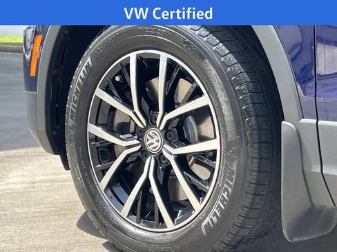 Used 2021 Volkswagen Tiguan SE w/ Panoramic Sunroof Package FWD image 7