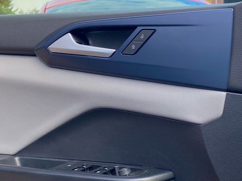 Certified 2023 Volkswagen Taos SE w/ Panoramic Sunroof Package image 17