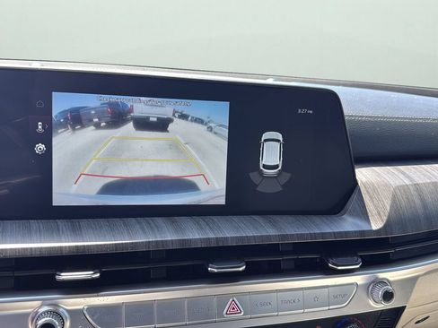 Used 2024 Kia Telluride EX w/ EX Captain's Chair Package FWD image 18