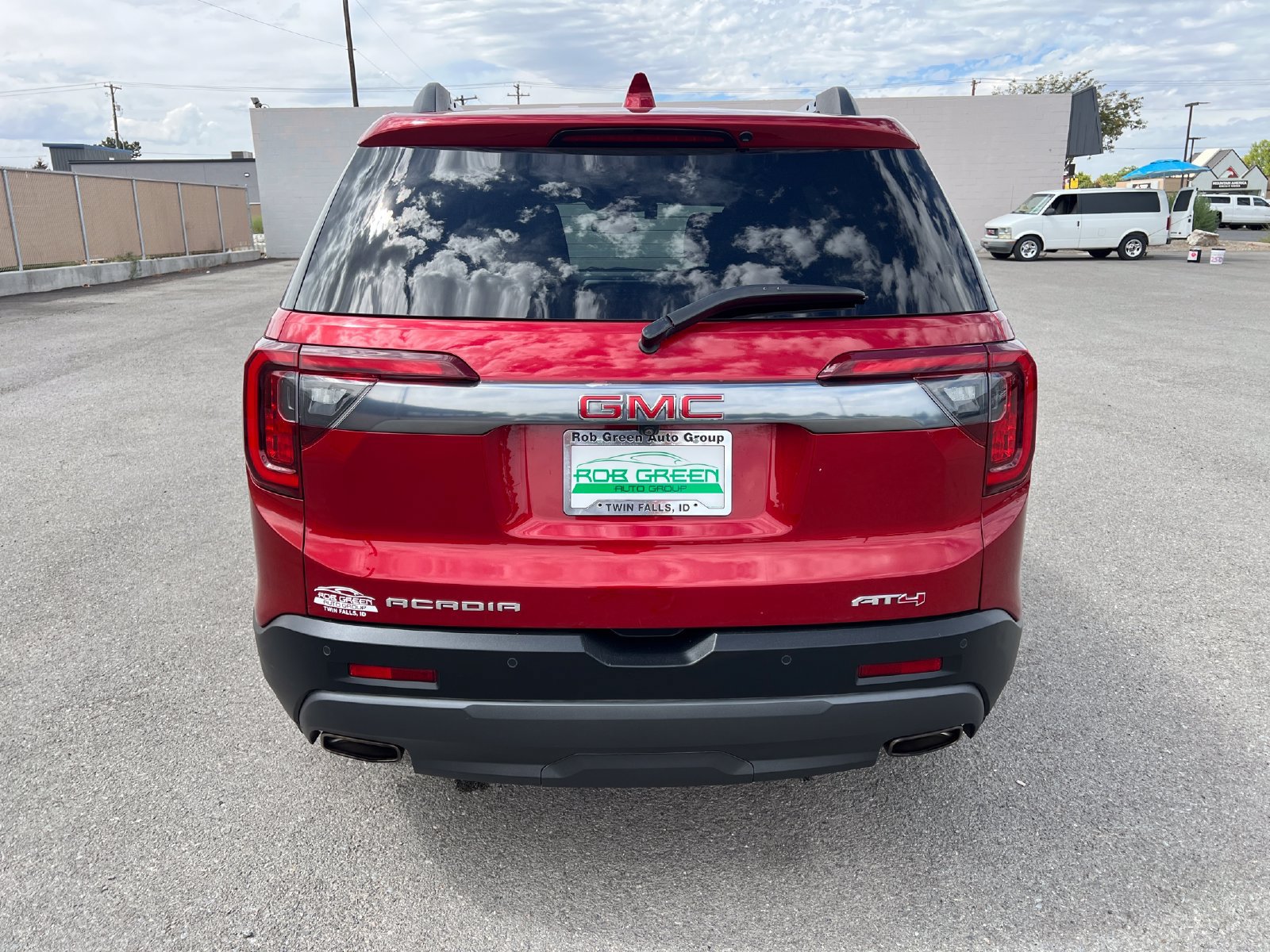 Used 2022 GMC Acadia AT4 w/ Technology Package AWD/4WD image 4