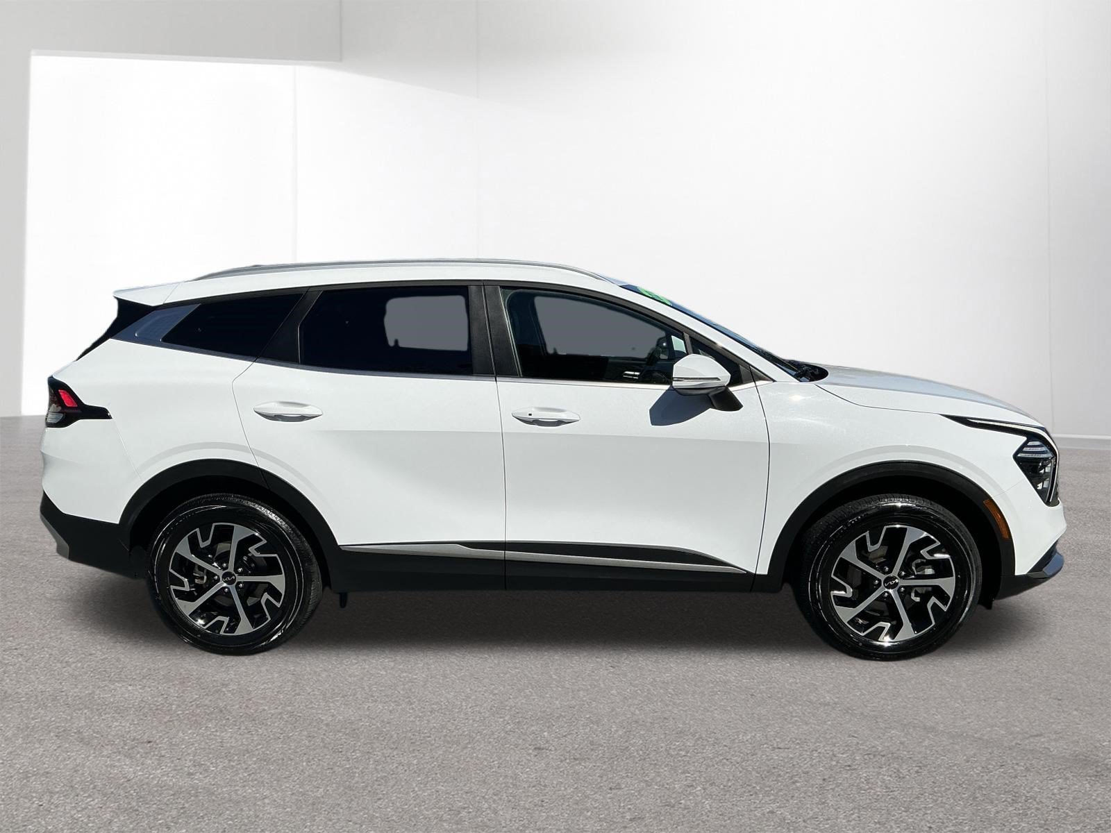 Certified 2024 Kia Sportage EX AWD/4WD image 2