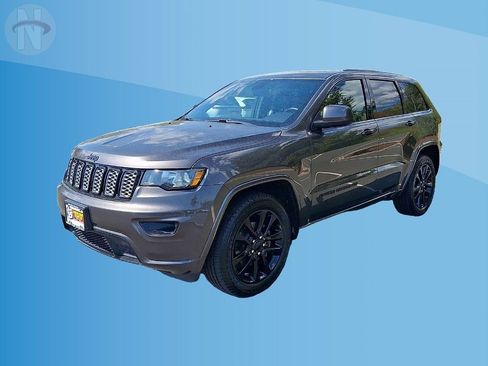 Used 2020 Jeep Grand Cherokee Altitude AWD/4WD image 4
