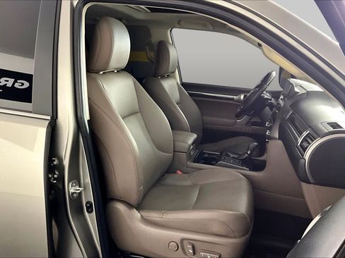 Used 2022 Lexus GX 460 Luxury w/ Accessory Package AWD/4WD image 9