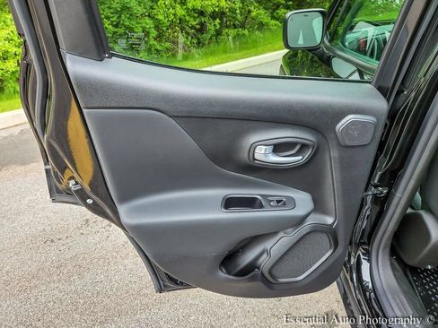 Used 2023 Jeep Renegade Latitude w/ Sun/Sound Group AWD/4WD image 25