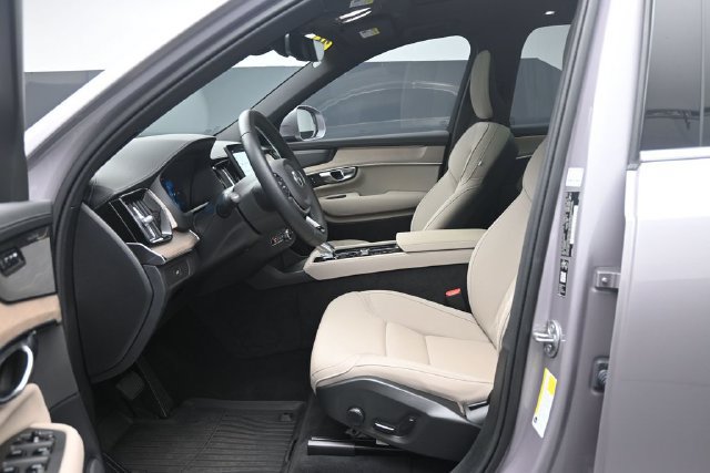 Used 2026 Volvo XC90 B6 Plus w/ Protection Package Premier AWD/4WD image 16