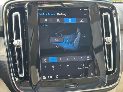 Used 2025 Volvo XC40 B5 Plus w/ Protection Package Premier image 28