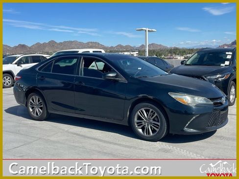 Used 2017 Toyota Camry SE image 1