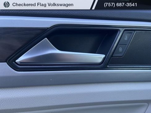 Used 2022 Volkswagen Atlas SE w/ Panoramic Sunroof Package image 19