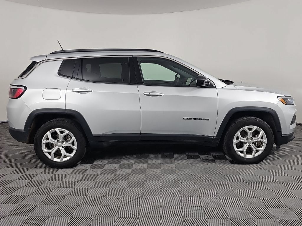 Used 2024 Jeep Compass Latitude AWD/4WD image 5