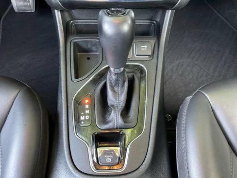 Used 2021 Jeep Cherokee Latitude Plus FWD image 36