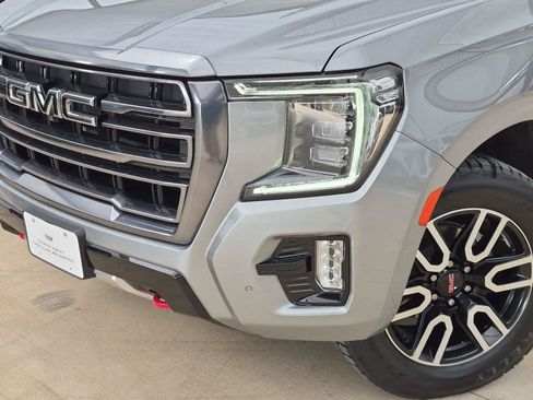 Used 2023 GMC Yukon AT4 w/ AT4 Premium Package AWD/4WD image 7