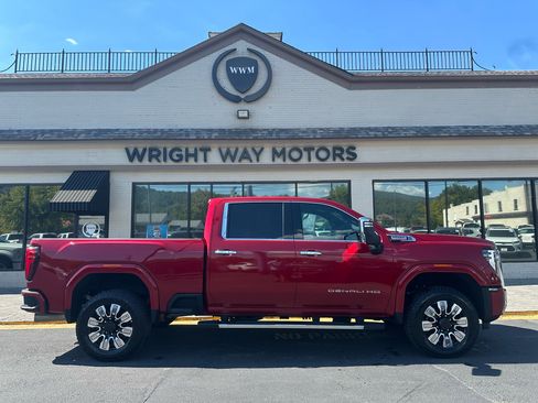 Used 2024 GMC Sierra 3500 Denali image 2