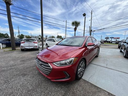 Used 2017 Hyundai Elantra Limited w/ Limited Tech Package 04 FWD image 2