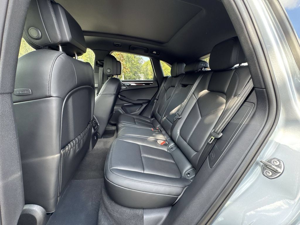 Certified 2026 Porsche Macan AWD/4WD image 19