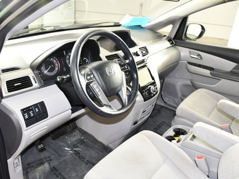 Used 2016 Honda Odyssey SE image 2