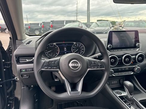 Used 2025 Nissan Sentra SV FWD image 11