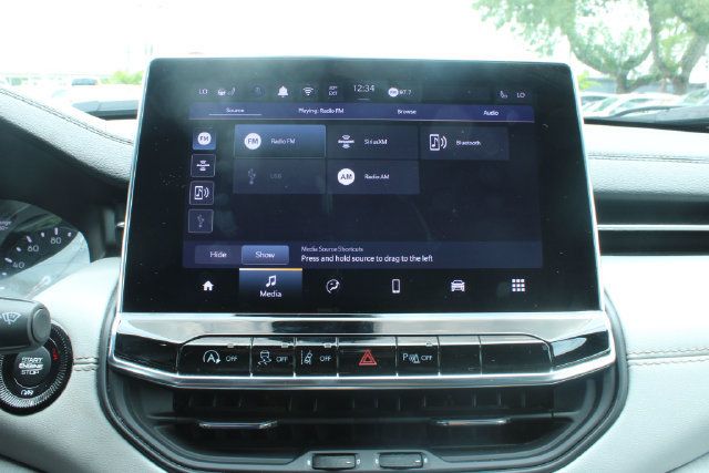 Used 2025 Jeep Compass Limited AWD/4WD image 19