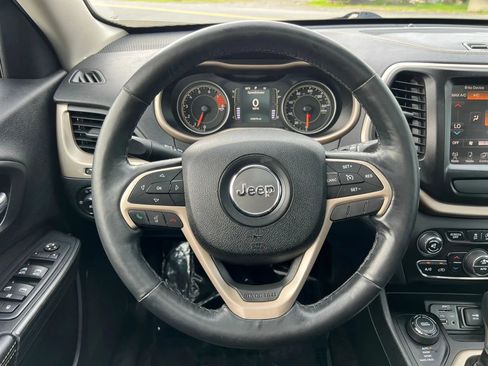 Used 2016 Jeep Cherokee Latitude w/ Comfort/Convenience Group AWD/4WD image 21