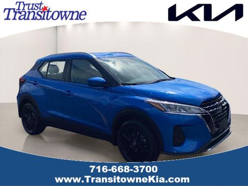 Used 2023 Nissan Kicks SV FWD image 1