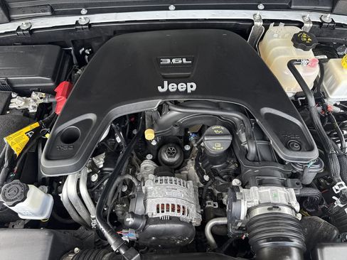 Used 2021 Jeep Gladiator Overland AWD/4WD image 39