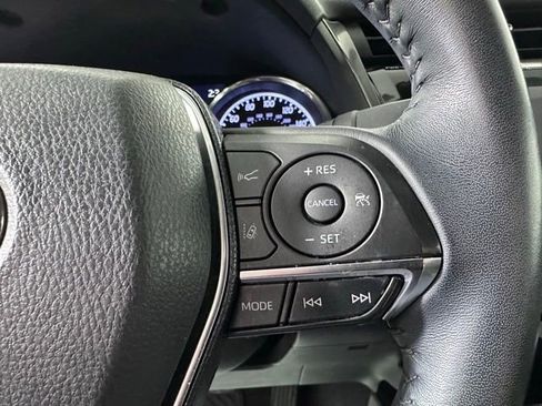 Used 2020 Toyota Camry XLE image 22