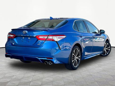 Used 2020 Toyota Camry SE w/ Convenience Package FWD image 6