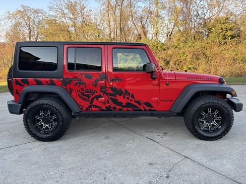 Used 2018 Jeep Wrangler Unlimited Rubicon w/ Connectivity Group image 8