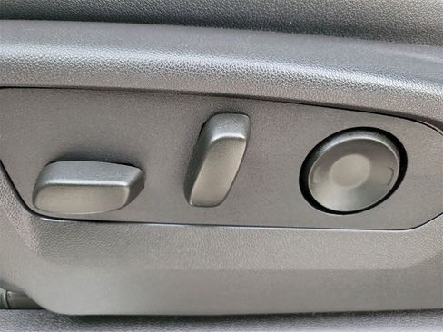 Used 2024 GMC Sierra 1500 SLT image 17