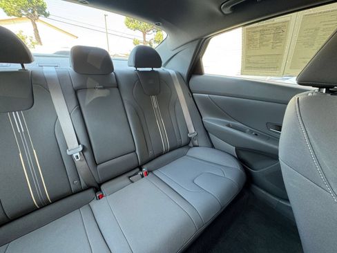 Used 2025 Hyundai Elantra SEL FWD image 39