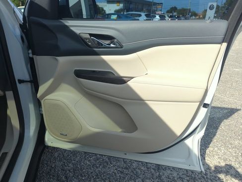 Used 2021 GMC Acadia Denali w/ Denali Technology Package FWD image 39