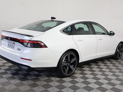 Used 2025 Honda Accord Sport image 3