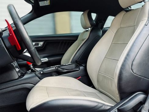 Used 2017 Ford Mustang GT Premium RWD image 3
