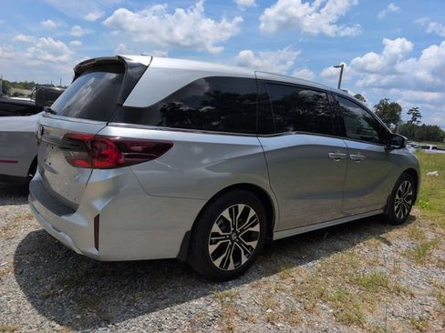 Used 2026 Honda Odyssey Elite image 3