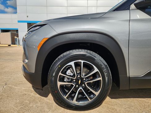 Used 2024 Chevrolet TrailBlazer LT FWD image 9