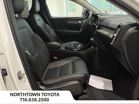 Used 2025 Volvo XC40 B5 Plus w/ Climate Package AWD/4WD image 16