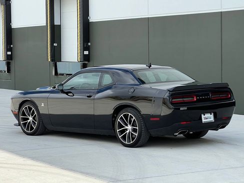 Used 2016 Dodge Challenger R/T Scat Pack w/ Leather Interior Group RWD image 5
