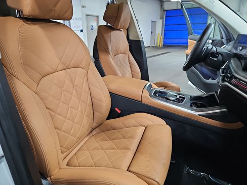 Used 2024 BMW X7 xDrive40i AWD/4WD image 10