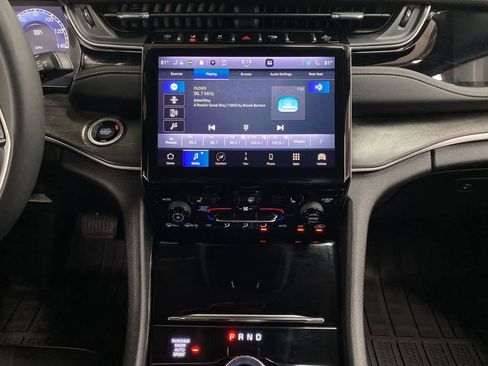 Used 2023 Jeep Grand Cherokee L Limited w/ Luxury Tech Group II AWD/4WD image 24