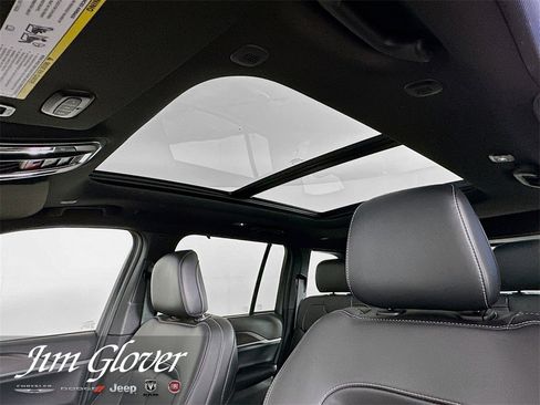 New 2025 Jeep Grand Cherokee Limited w/ Luxury Tech Group II image 22