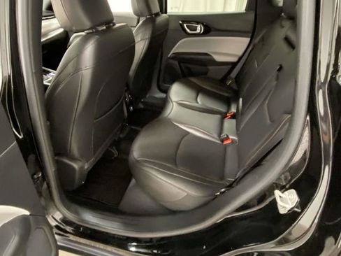 Used 2024 Jeep Compass Limited image 8