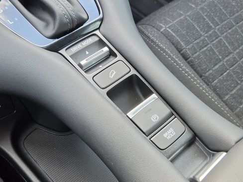 Certified 2025 Honda HR-V LX image 23