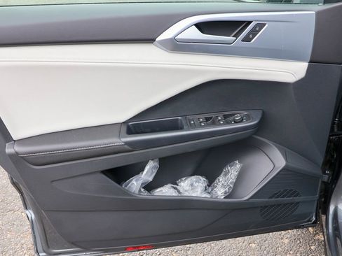 New 2025 Volkswagen Taos SE image 32