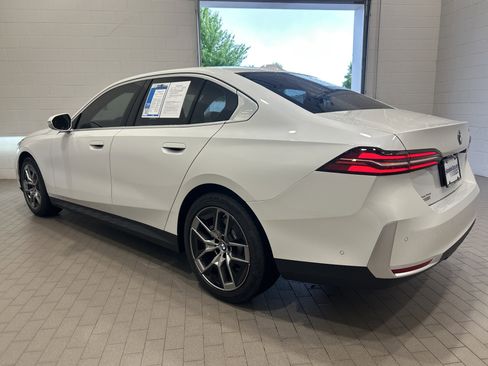 Used 2026 BMW 530i w/ Premium Package RWD image 7