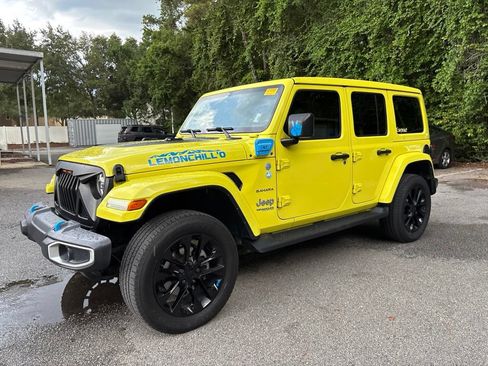 Used 2022 Jeep Wrangler Unlimited Sahara w/ Cold Weather Group AWD/4WD image 24