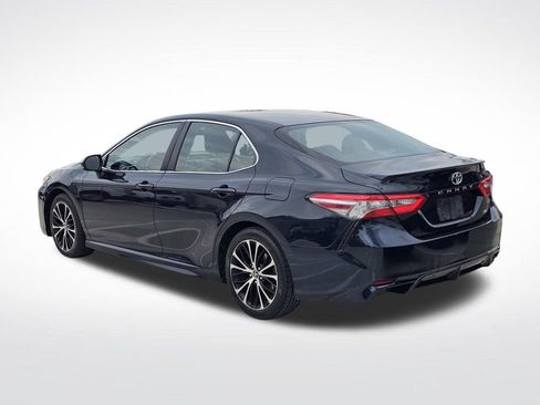 Used 2018 Toyota Camry SE FWD image 19